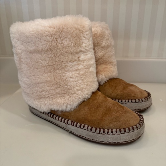 UGG Kestrel Shearling Cuff Boots - Picture 3 of 16